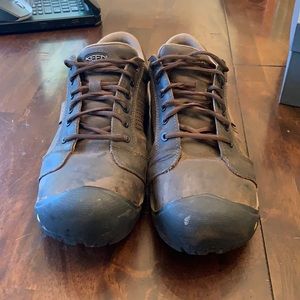 Merrell La Conner safety shoe.
